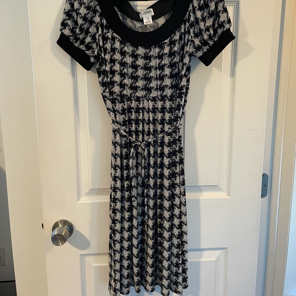 Motherhood Maternity houndstooth dress size Medium. So comfy!